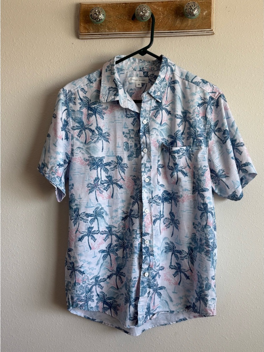 Men's Casual Short-Sleeve Button-Down Shirt in Light Blue Palm Print by